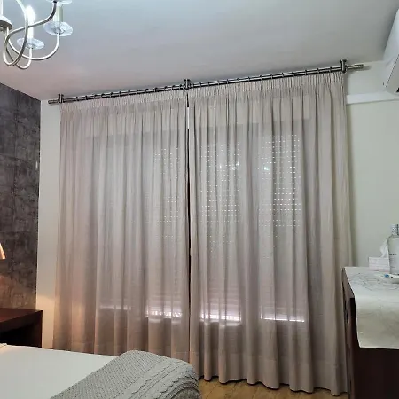 Privada Confort Hotel *